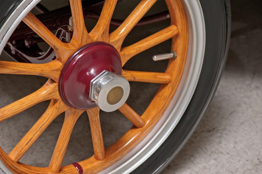  Detroit Electric Model 46 Cape Top Roadster 1914 года  (фото 15 из 26)